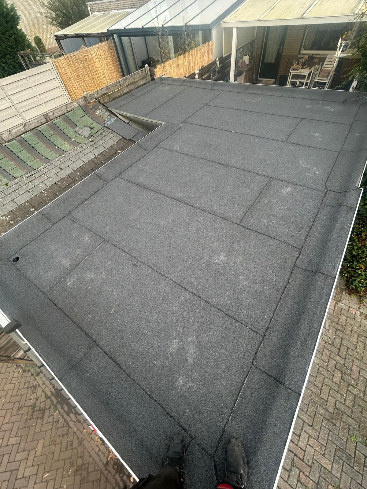 Groot plat dak afgewerkt